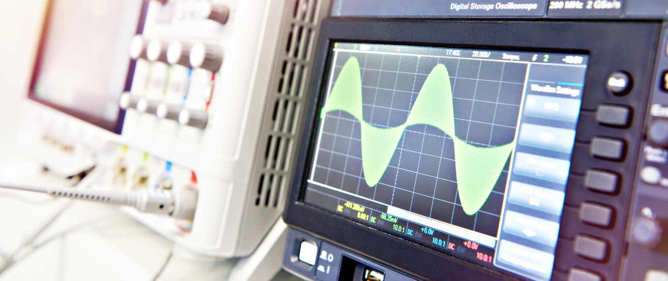 Quantic MWD Microwave Dynamics Digital Storage Oscilloscope Screen and Controls Image